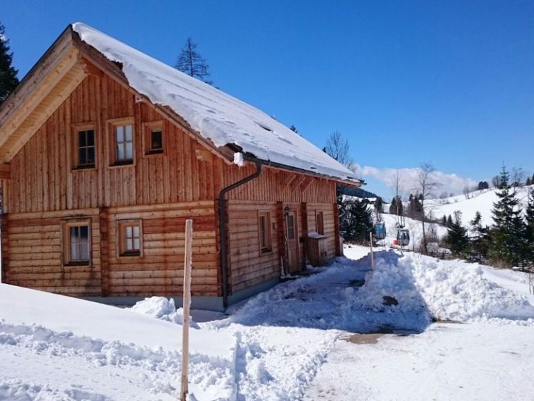 Hütte direkt an der Gondelbahn