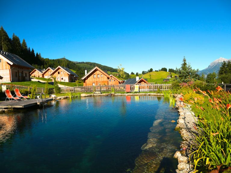 Schwimmteich des Hüttendorfs Dachsteinblick