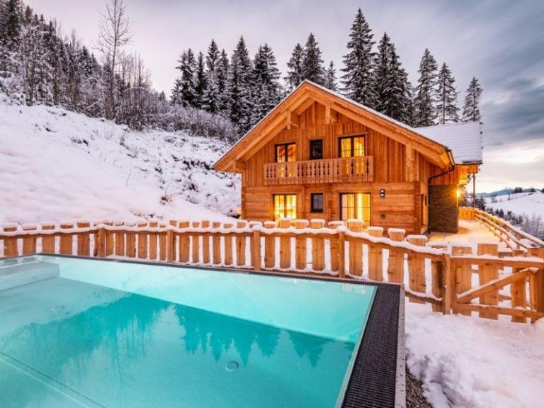 Chalet mit Pool