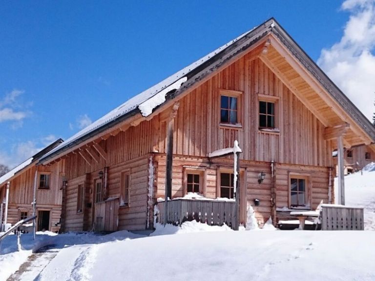 Hütte mit Sonnenterrasse