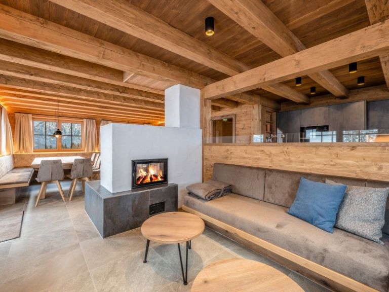 Fernsehecke mit Couch